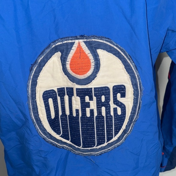 The North Face Edmonton Oilers Stitch On Blue and Red Performance Jacket - Picture 3 of 9